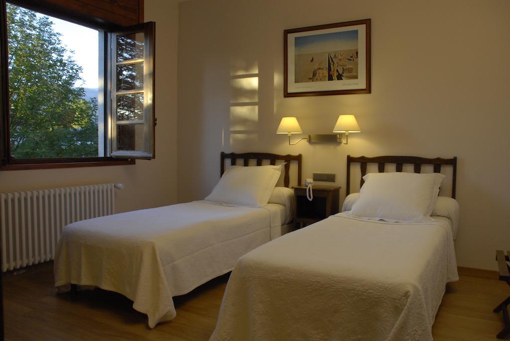 Hotel Celisol Cerdagne Bourg-Madame Room photo