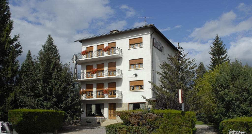 Hotel Celisol Cerdagne Bourg-Madame Exterior photo